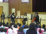 鴻巣東小学校スクールコンサート「クレアの森カルテット」おんがく教室にて